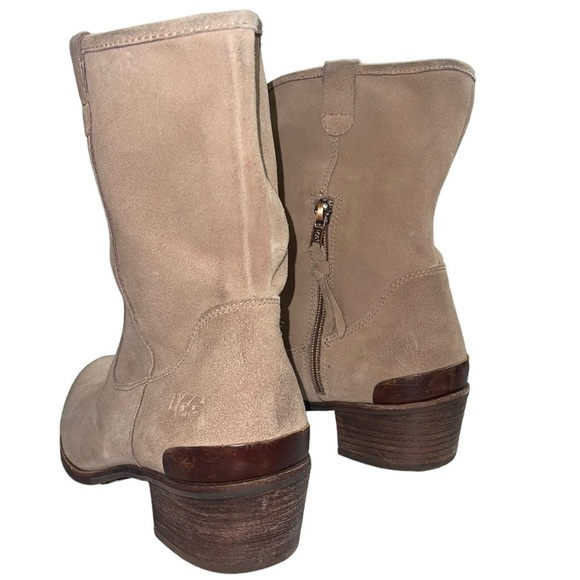 UGG Briar suede leather boots. Color is Sugar alone tan. Size 10 GUC - Picture 13 of 16